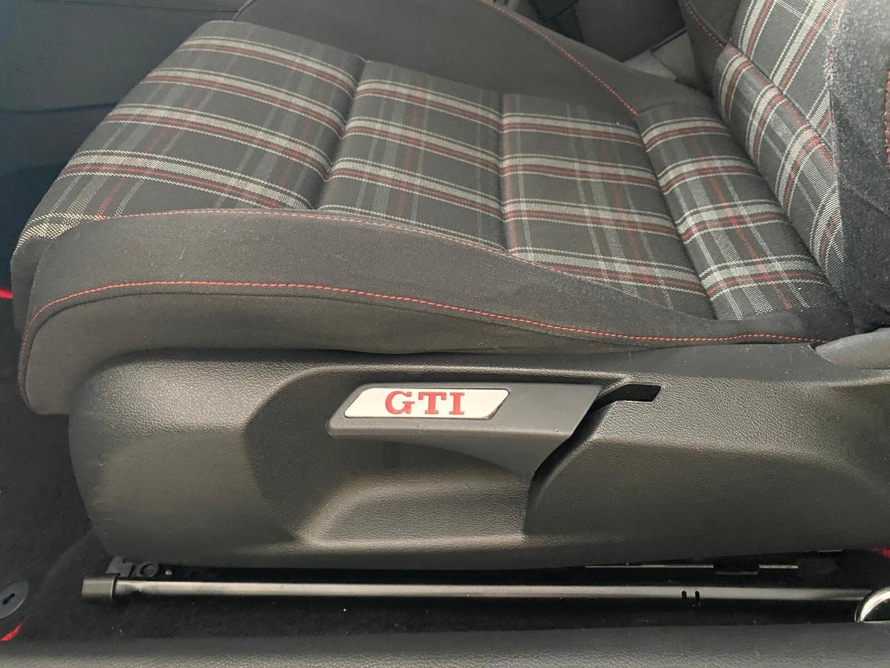 Volkswagen Golf GTI 2.0 TSI 3p.