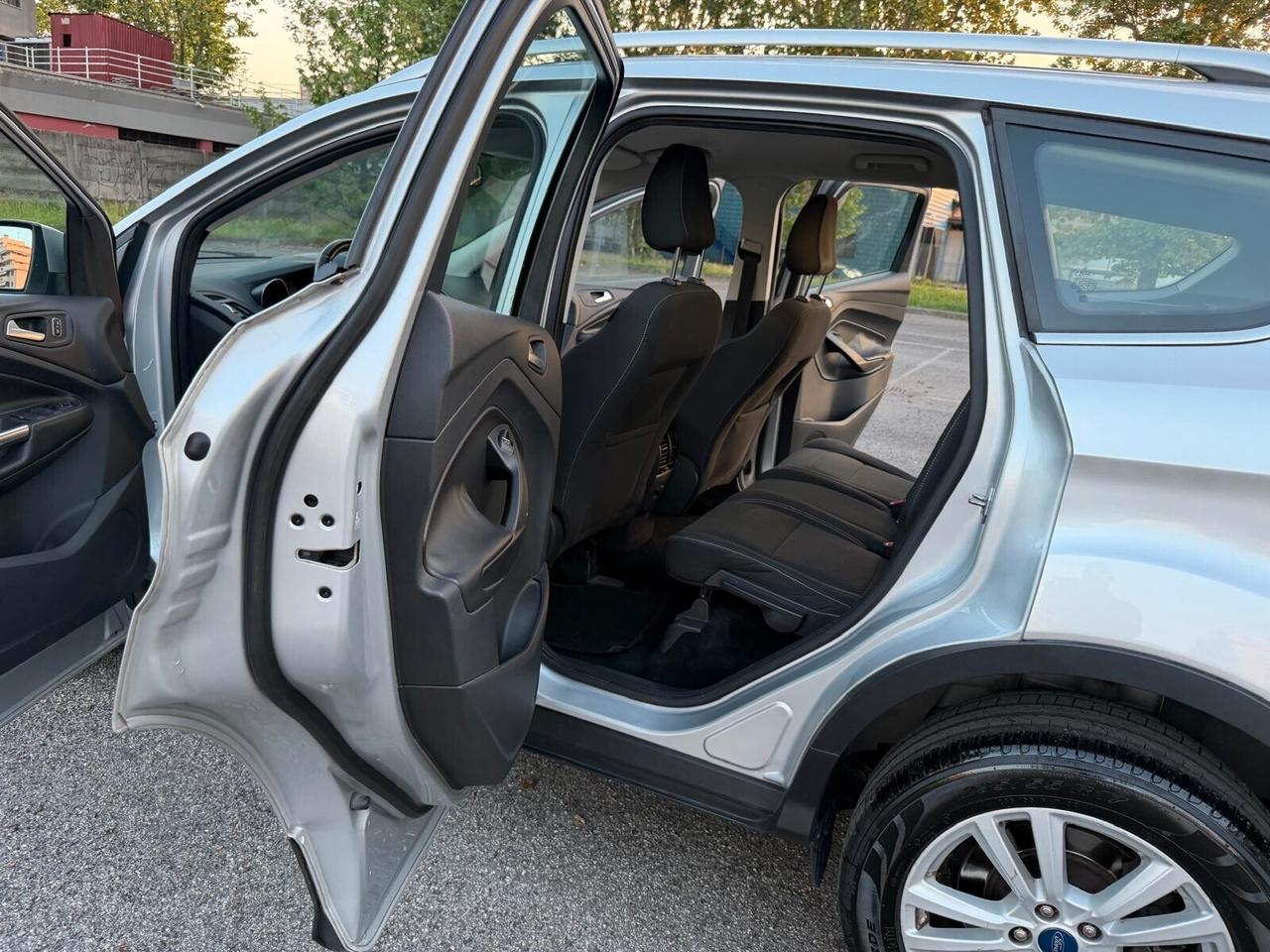 Ford Kuga 1.5 TDCI 120 CV S&S 2WD Powershift ST-Line
