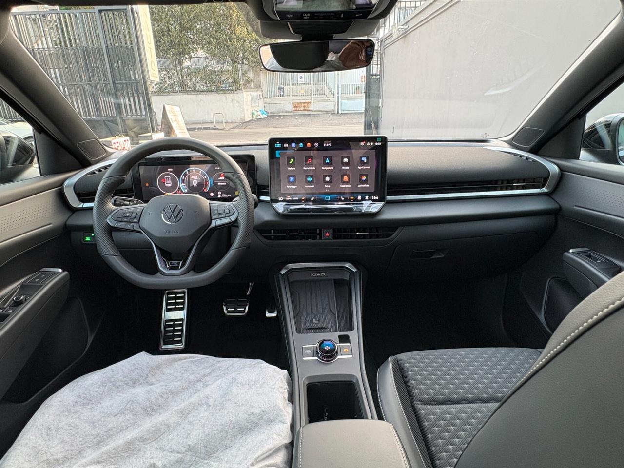 NEW VOLKSWAGEN T-ROC 1.5 eTSI ACT 150 CV DSG R-LINE