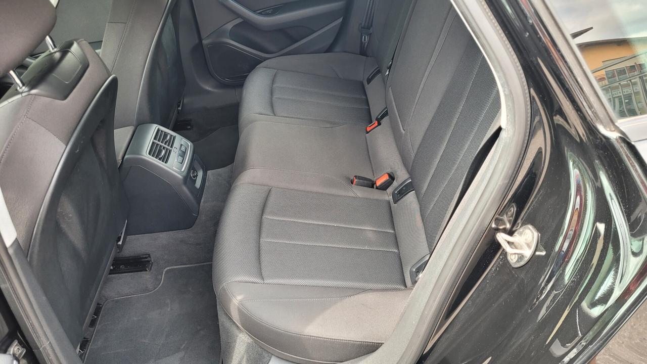 Audi A4 Avant 30 TDI S tronic Business