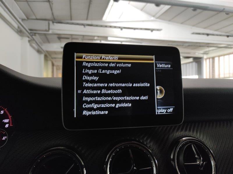 Mercedes-Benz GLA (X156) - GLA 200 d Automatic 4Matic Business Extra