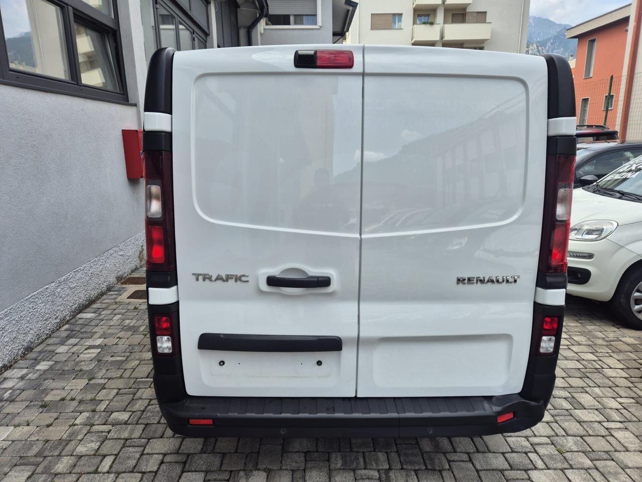 RENAULT TRAFIC 2.0 150 CV CONFORT 2.9T - PC - CAMBIO AUTOM - 6 POSTI