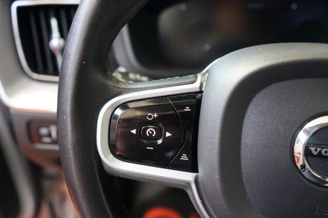 VOLVO XC60 B4 AWD Geartronic Inscription Ufficiale Certificat
