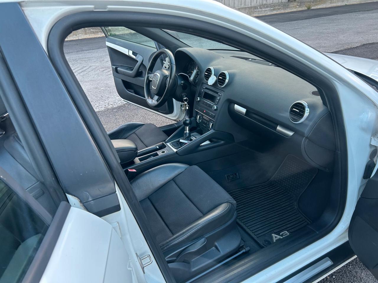 Audi A3 2.0 Tdi Sportback S-LINE ok neopatentati unico proprietario tutta tagliandata con libretto tagliandi