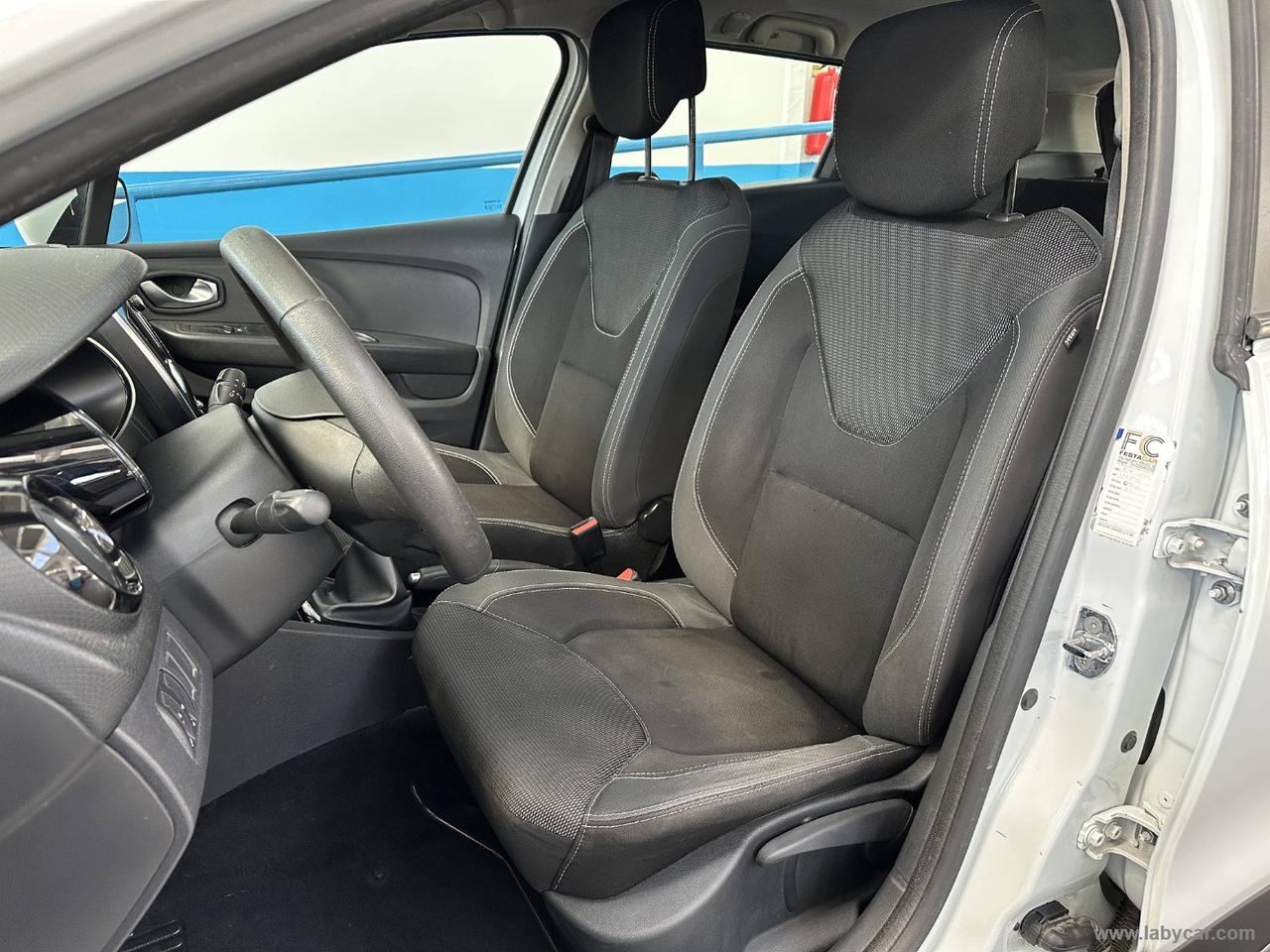 RENAULT Clio Sporter 1.2 75 CV Duel2