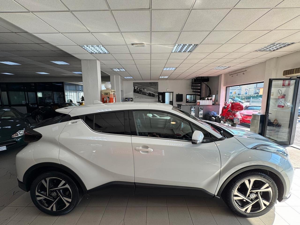Toyota C-HR 1.8 Hybrid E-CVT Trend UNICOPROPRIETARIO SEMPRE TAGLIANDATA PARI AL NUOVO