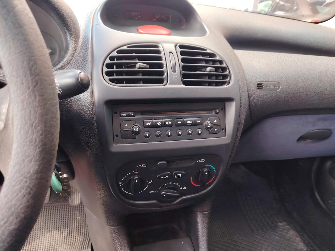 Peugeot 206 1.4 hdi 5 porte + gancio