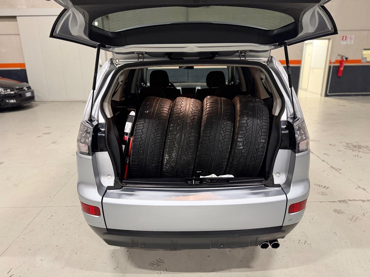 Mitsubishi Outlander 2.0 DI-D Instyle 7 POSTI 4x4