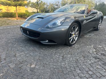 Ferrari California DCT grigio silverstone