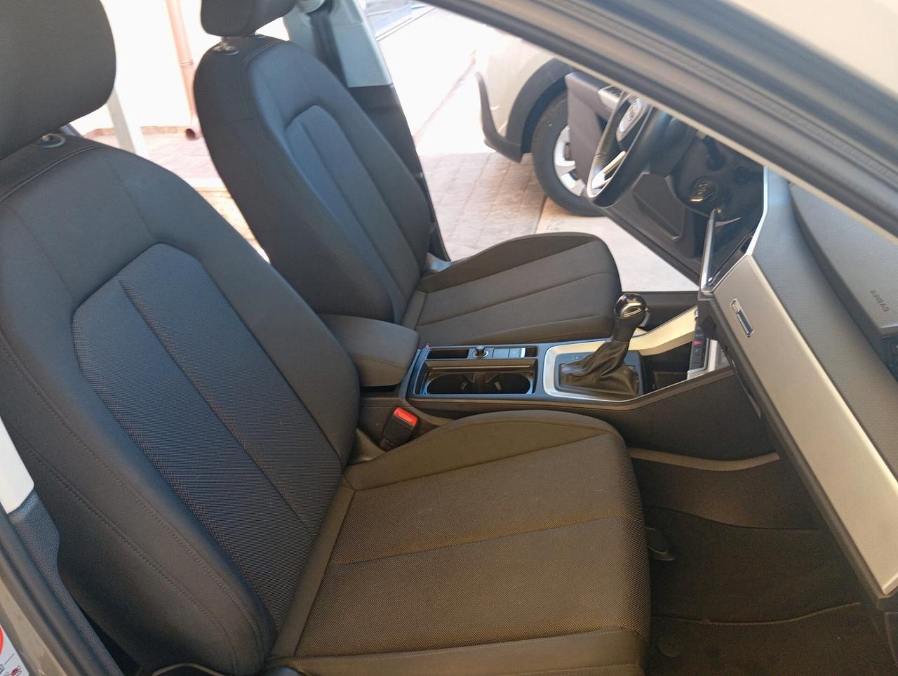 Audi Q3 35 TDI S tronic Business