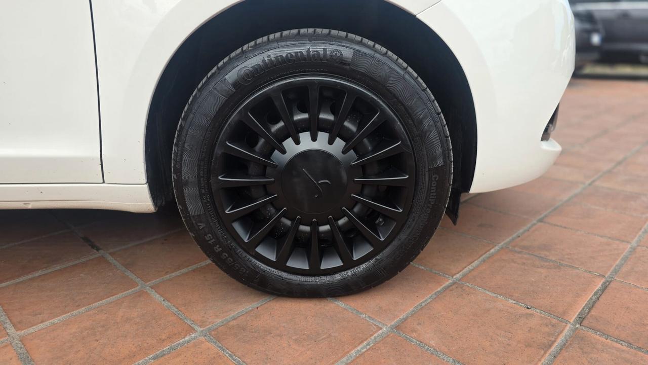 Lancia Ypsilon 1.0 FireFly 5 porte S&S Hybrid Ecochic Silver