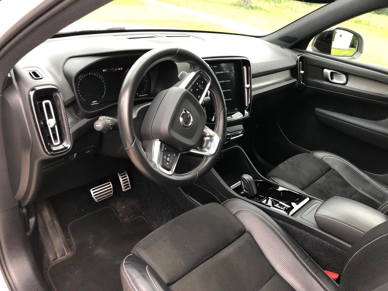 Volvo XC40 D3 Geartronic R-design UNICO PROPRIETARIO IVA DEDUCIBILE GARANZIA CONFORMGEST COMPLETA 12 MESI RINNOVABILE FINO A 60 MESI