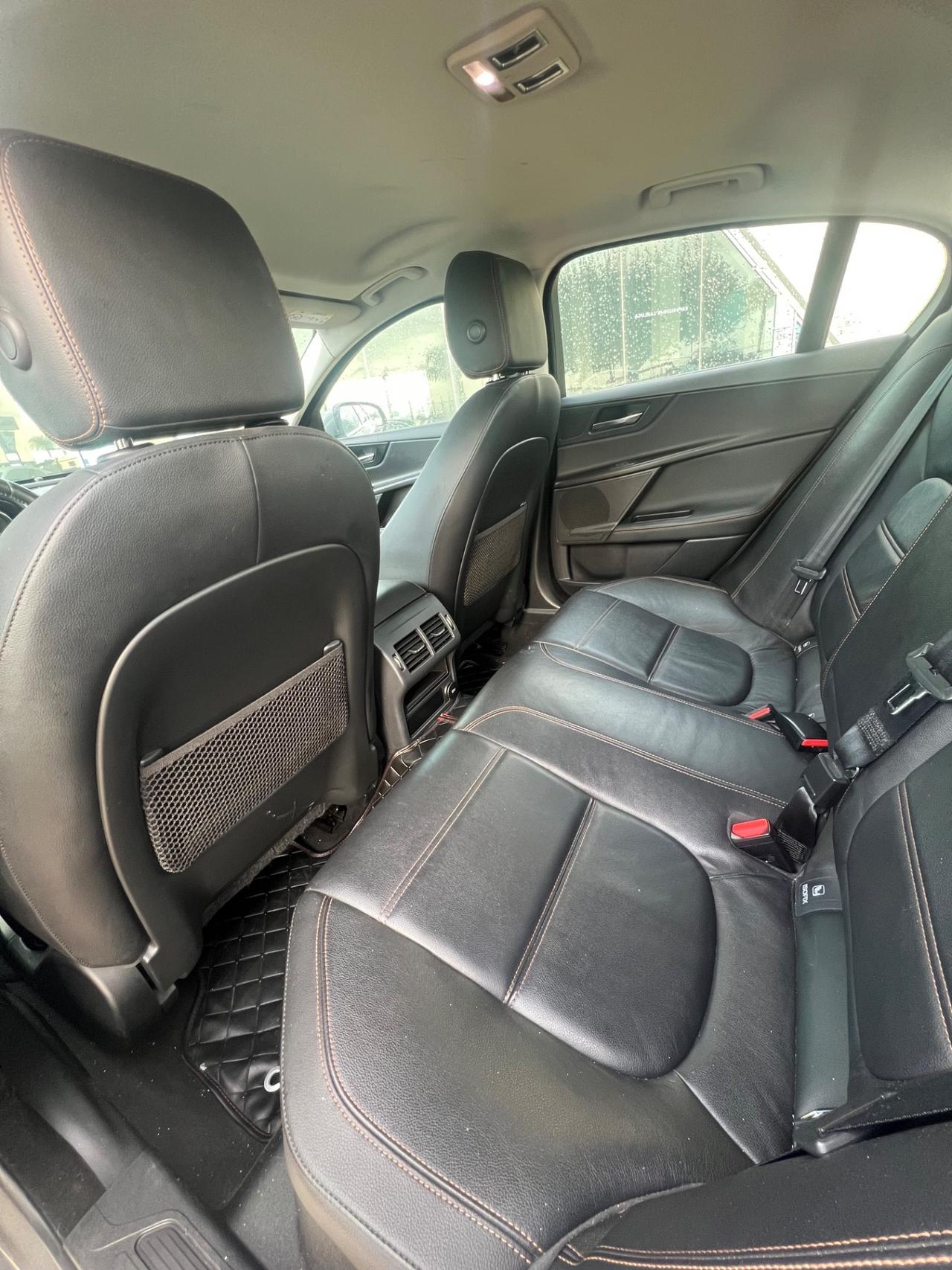 Jaguar XE 2.0 D Turbo 180CV aut. Prestige Business Edition