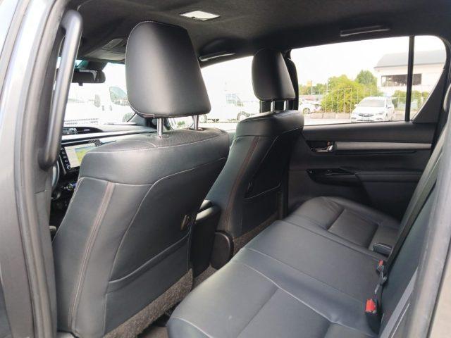 TOYOTA Hilux 2.8 D A/T 4WD 4 porte Double Cab Invincible N1