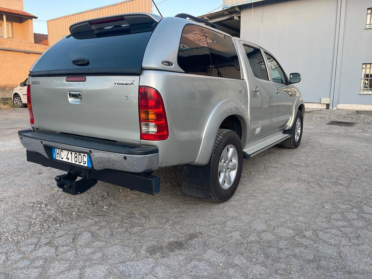 Toyota Hilux 3.0 D-4D 4WD 4p. Doub. Cab SR+