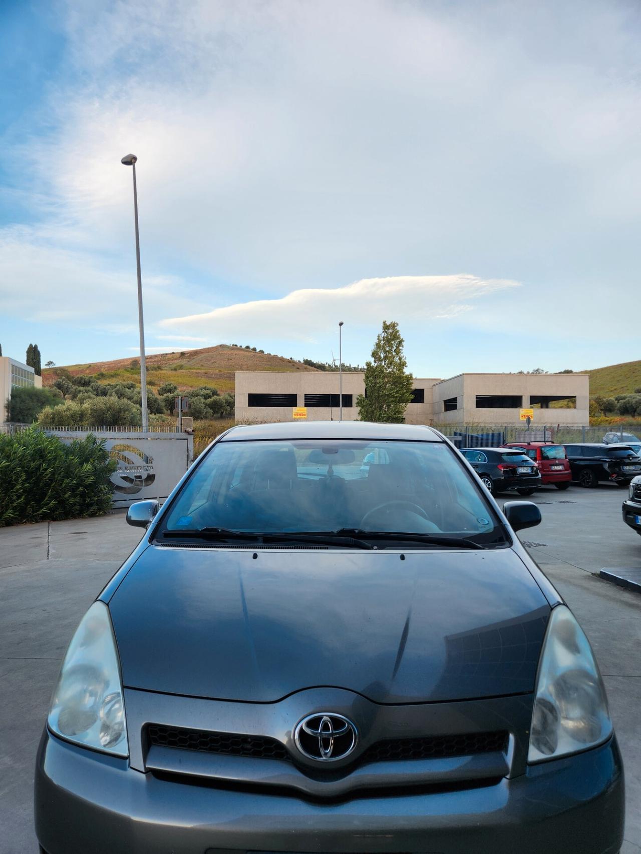 Toyota Corolla Verso 2.2 16V D-4D Sol