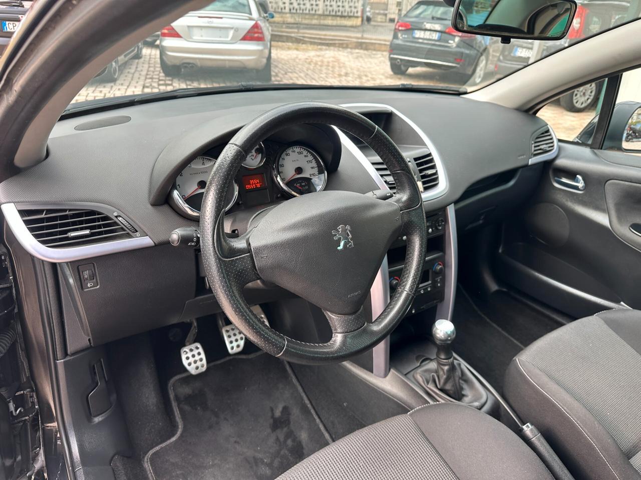 Peugeot 207 1.6 VTi 120CV CC Féline