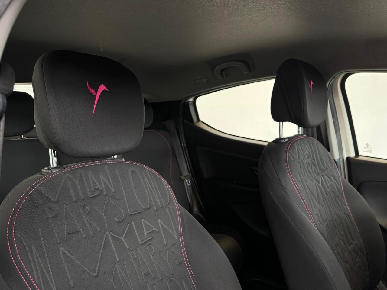 Lancia Ypsilon 0.9 TwinAir 85 CV 5 porte S&S S Momodesign