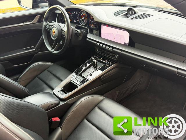 PORSCHE 911 Carrera 4S