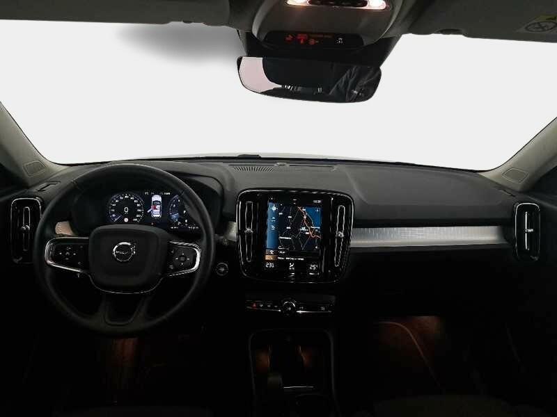 VOLVO XC40 B4 AWD automatico Momentum Pro