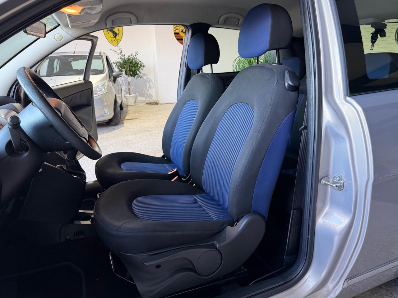 Lancia Ypsilon 1.3 MJT 75 CV Neopatentati