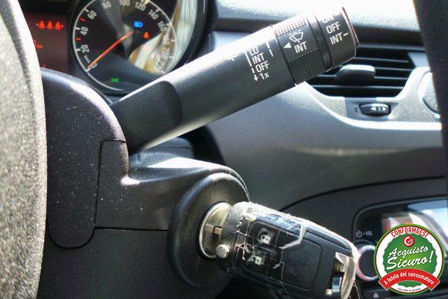 OPEL Corsa 1.2 5 porte Cosmo