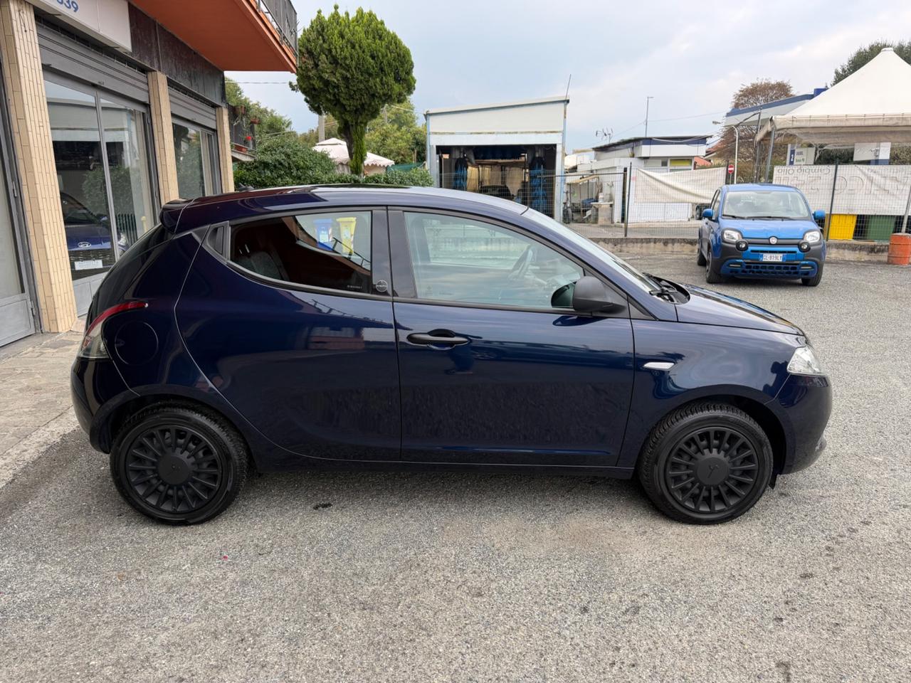 Lancia Ypsilon 1.0 Hybrid Ecochic Silver