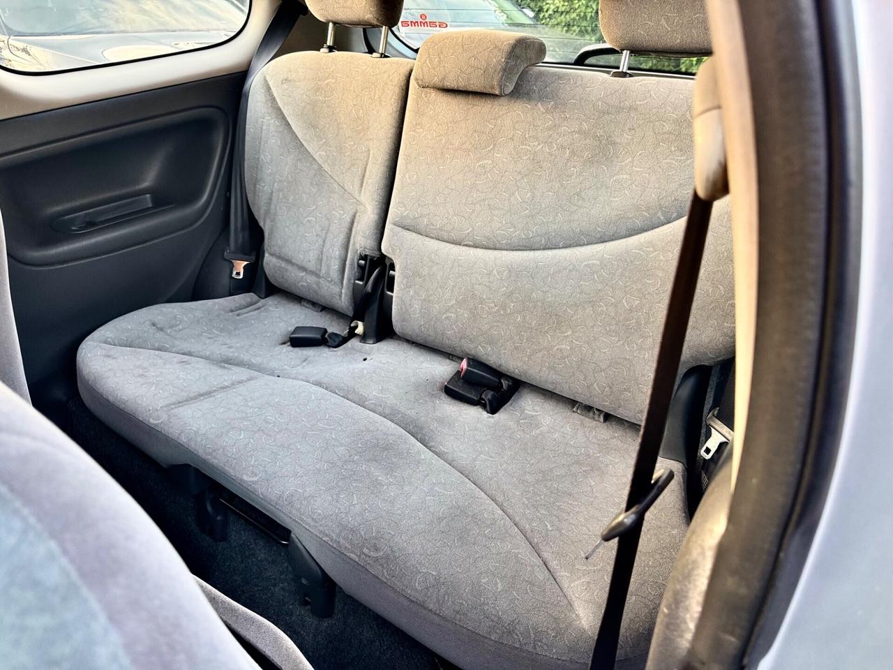 Toyota Yaris 1.0i 3 porte benzina 68cv Neopatentati 2001