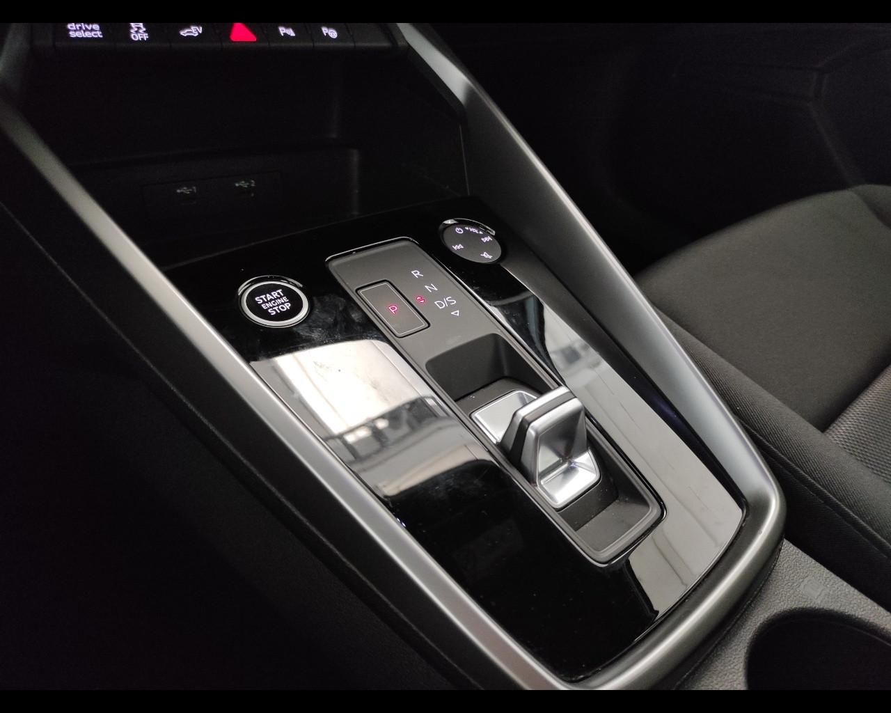 AUDI A3 4ª serie - A3 SPB 40 TFSI e S tronic Business