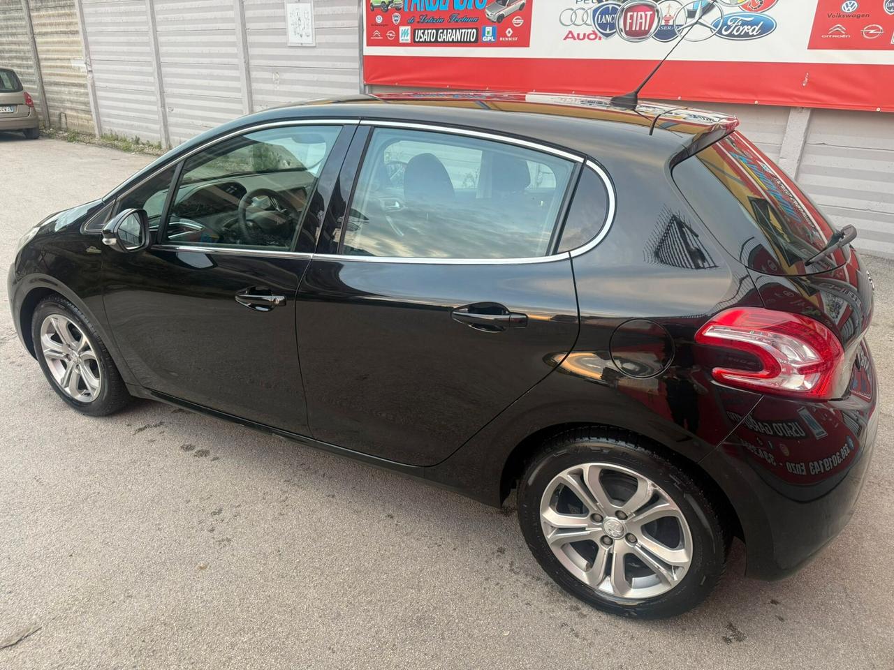 Peugeot 208 1.2 82cv Allure - 2013