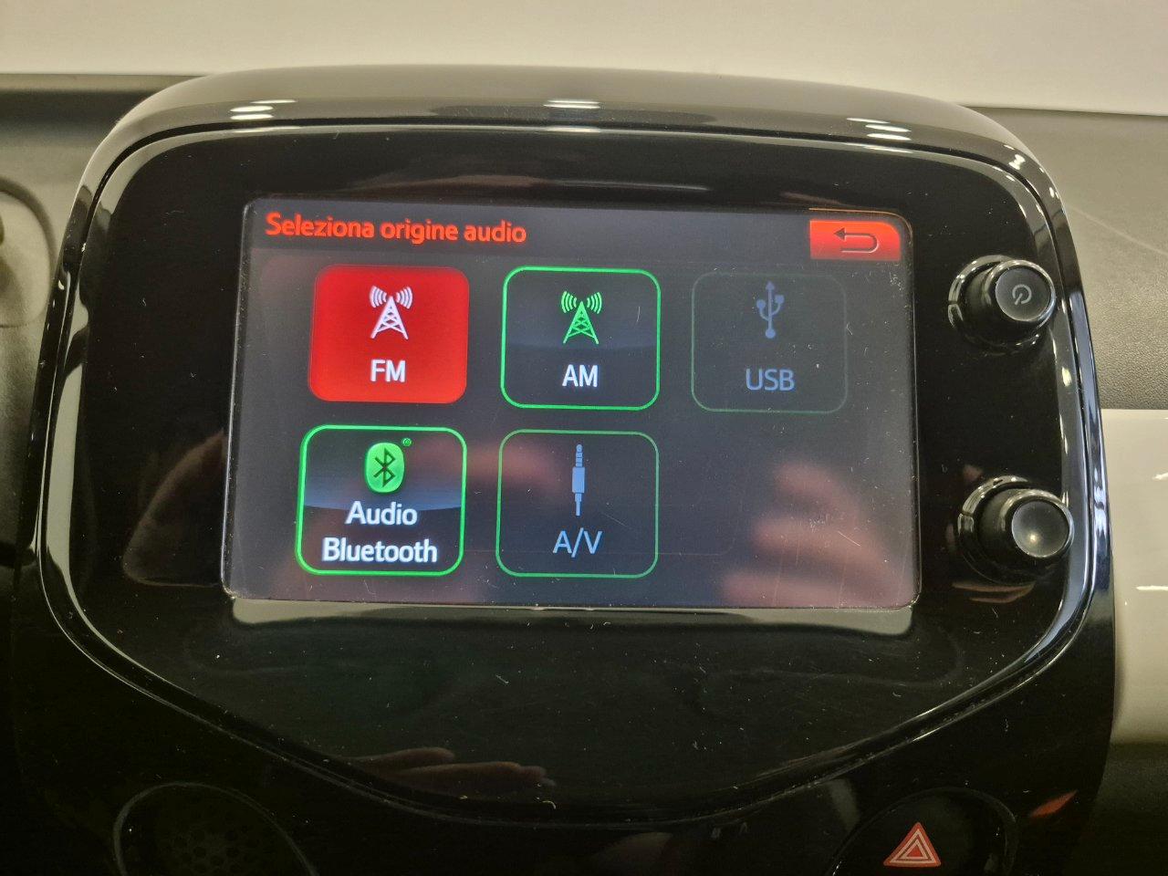 Toyota Aygo 5p 1.0 x-play aut. - NEOPATENTATI - Cam - Navi