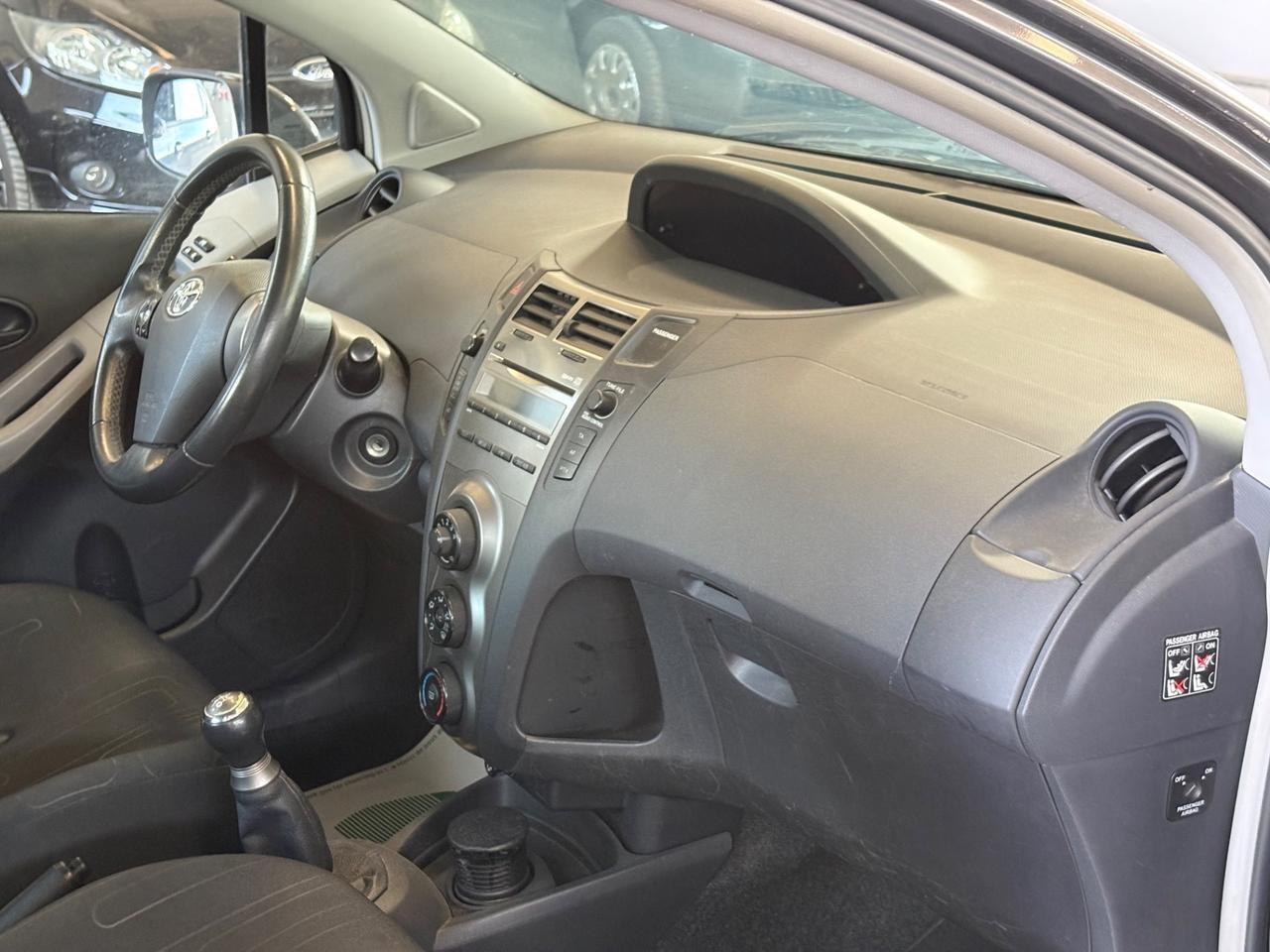 Toyota Yaris 1.0 5 porte Sol