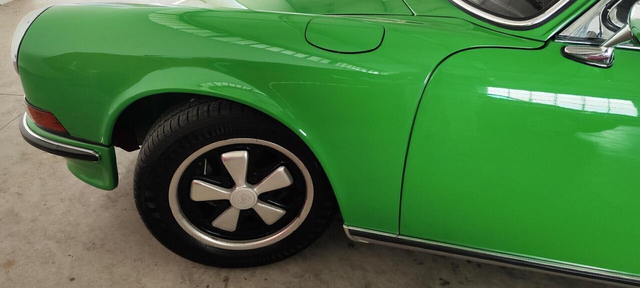 Porsche 911 E TARGA (VERDE VIPER) PERMUTE