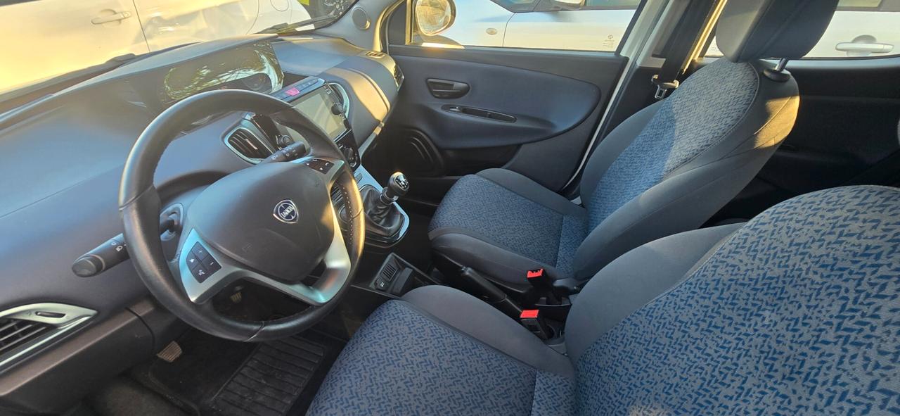 Lancia Ypsilon 1.0 FireFly 5 porte S&S Hybrid Oro