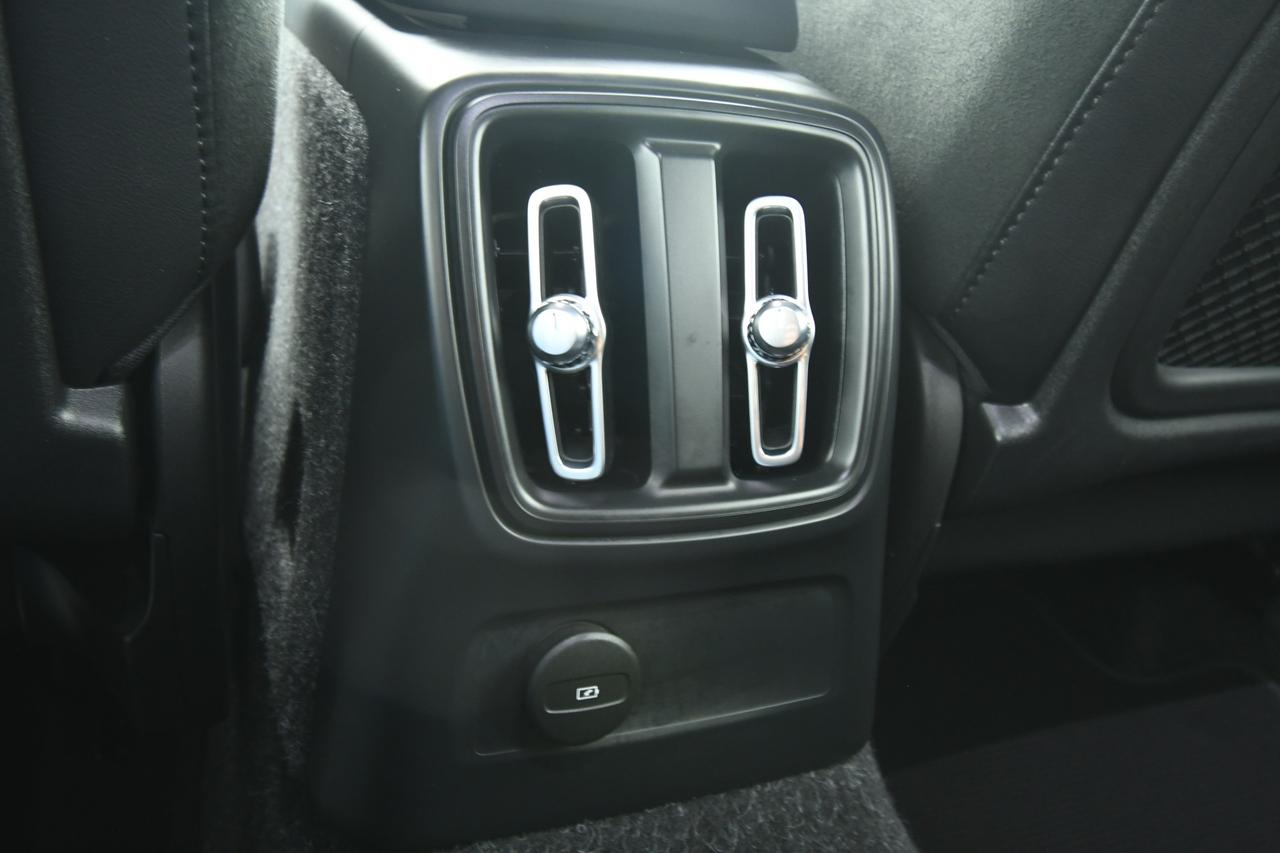 VOLVO XC40 1.5 t5 phev R-design auto LED+CAMERA+APP CONNECT
