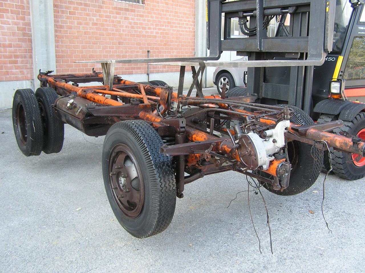 Autotelaio AUTOBIANCHI VISCONTEO con cambio e ponte posteriore.