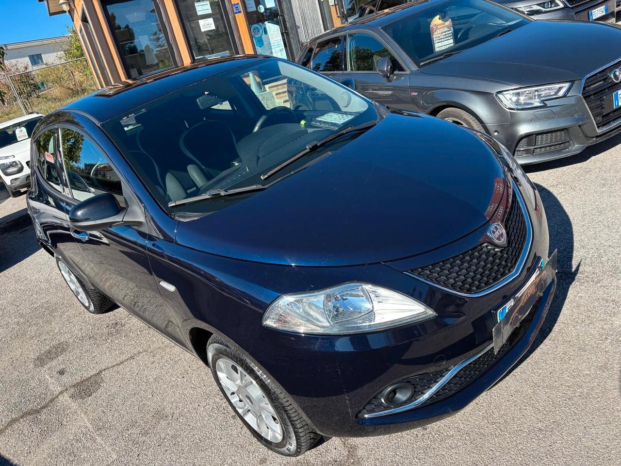 Lancia Ypsilon 0.9 TwinAir 85 CV 5 porte Metano Ecochic Platinum