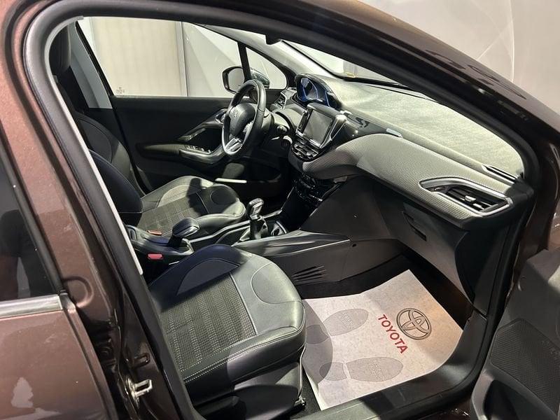 Peugeot 2008 1.2 VTi 82CV Allure + NAVIGATORE
