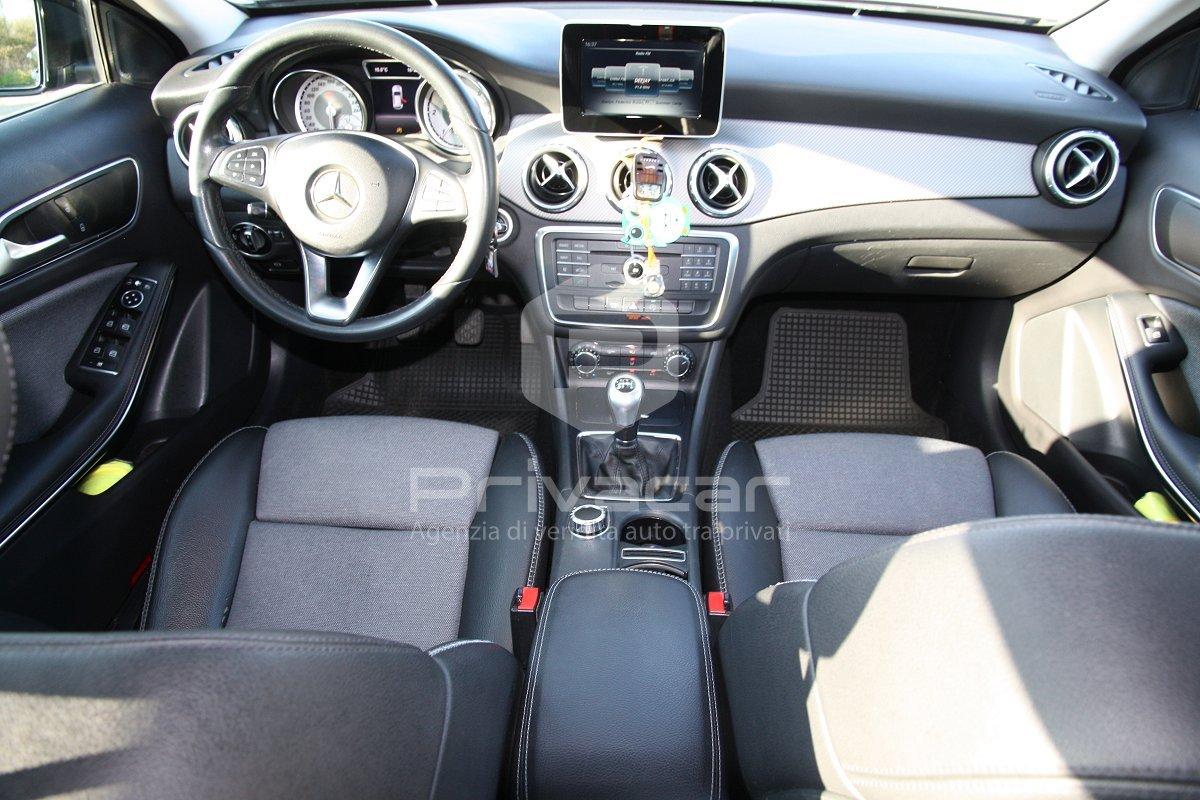 MERCEDES GLA 180 d Business