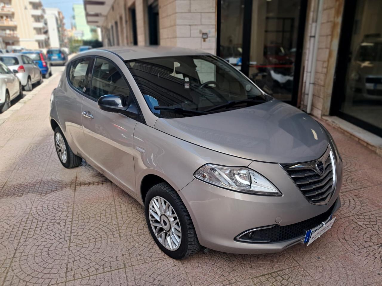 LANCIA YPSILON -NEOPATENTATI-2014-Euro4990
