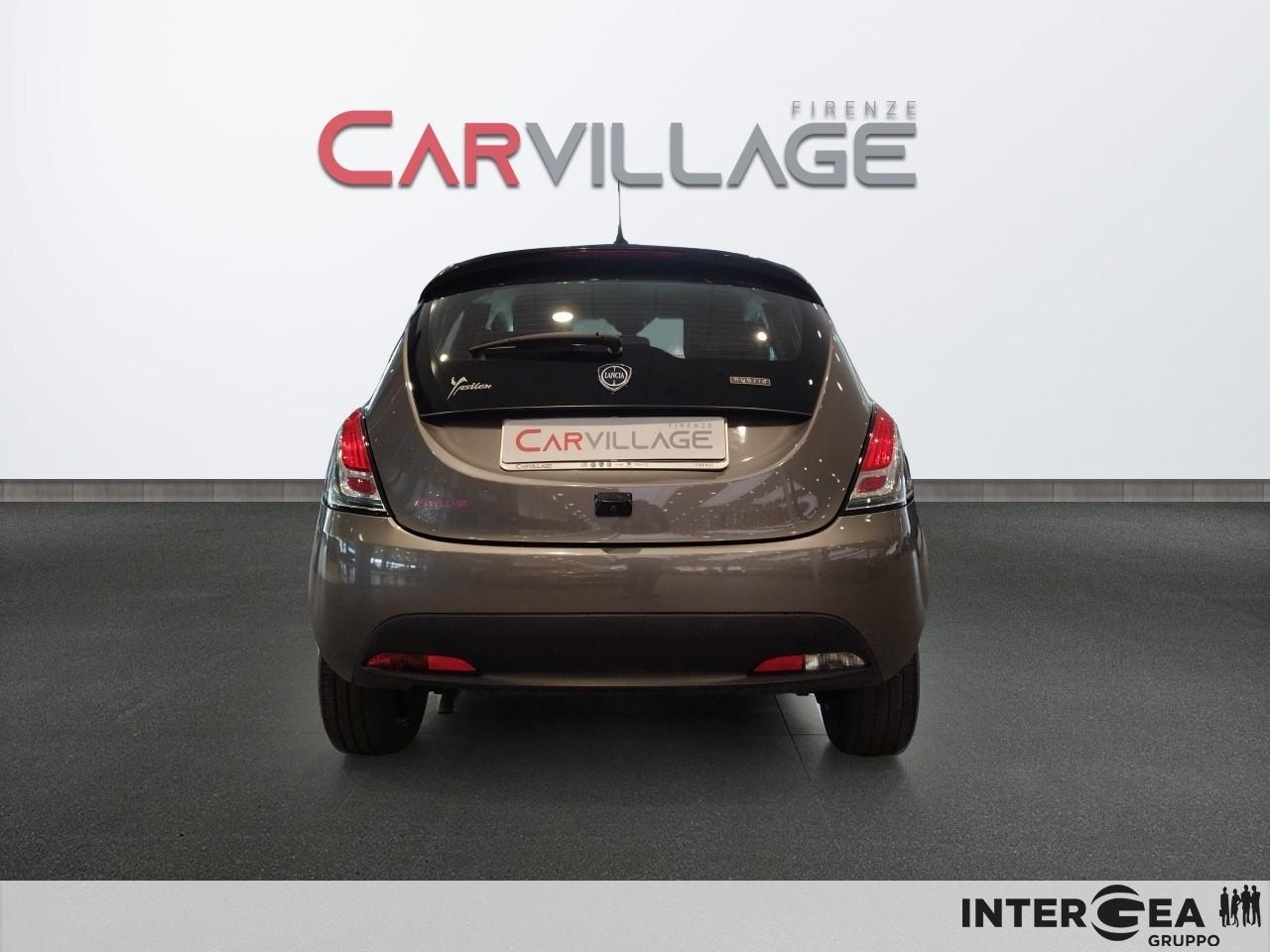 LANCIA Ypsilon 1.0 firefly hybrid Silver s&s 70cv 5p.ti