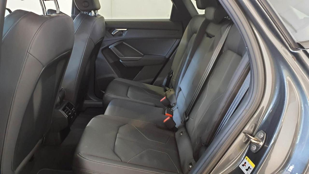 Audi Q3 SPORTBACK 35 TDI S tronic S line Edition / PELLE / R19