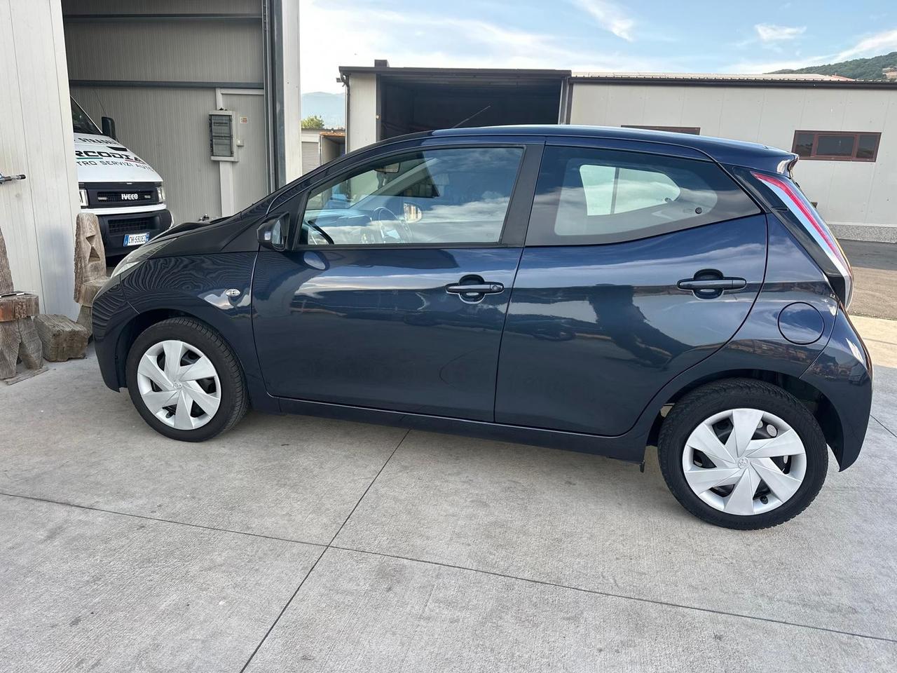 Toyota Aygo 1.0 VVT-i 69 CV 5 porte x-clusiv