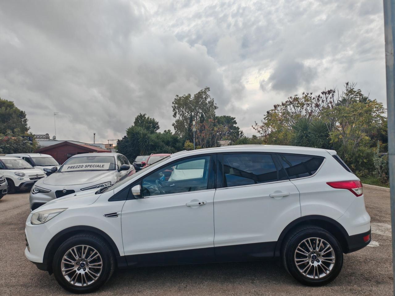 Ford Kuga 2.0 TDCI tetto navig cam pelle 2013