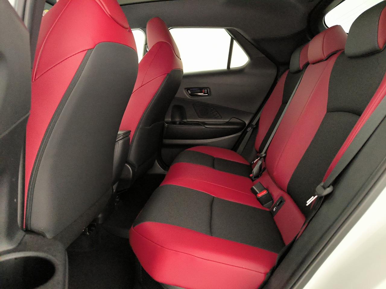 Toyota C-HR 2.0 phev lounge hero fwd e-cvt