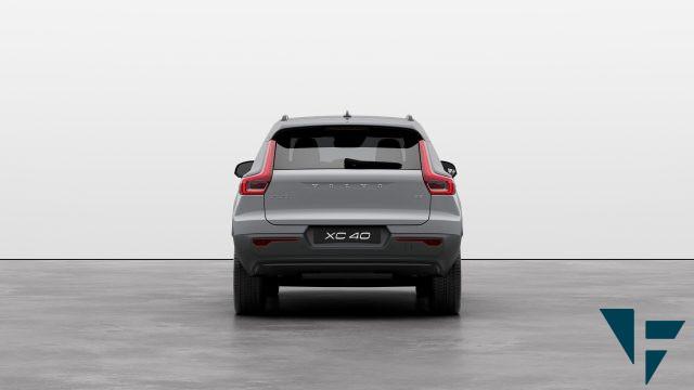 VOLVO XC40 B3 automatico Plus Dark