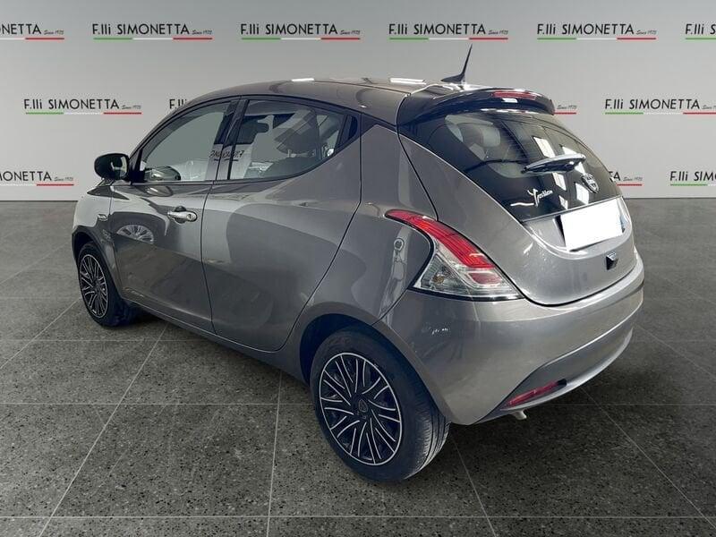 Lancia Ypsilon 1.0 firefly hybrid Gold s&s 70cv 5p.ti - AZIENDALE