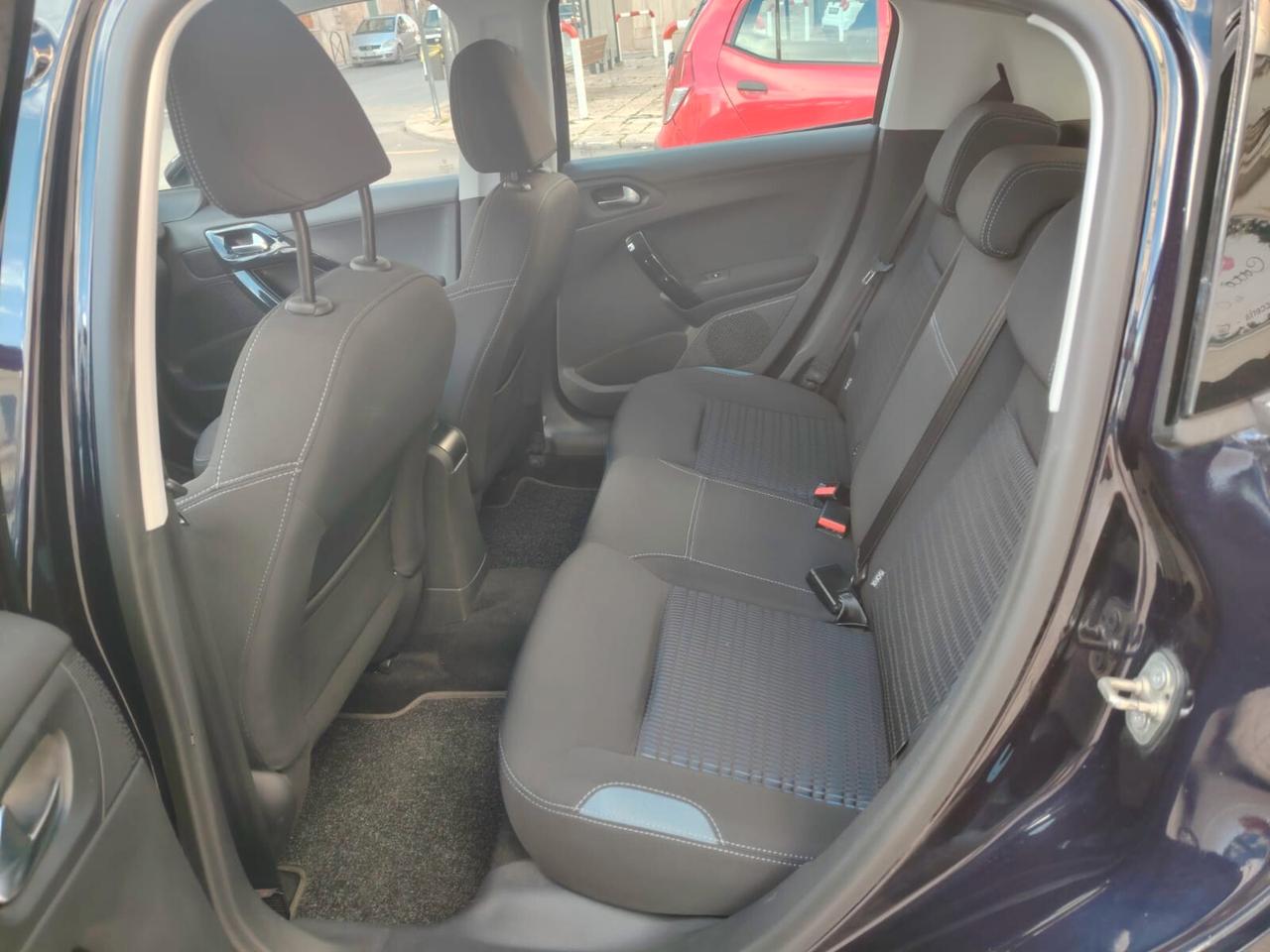 Peugeot 208 1.6 HDi 5 porte Allure