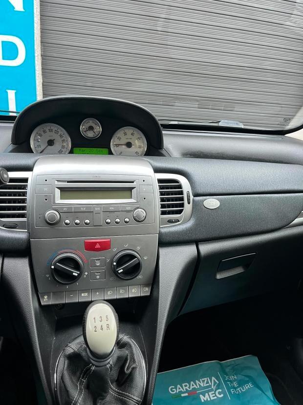 Lancia Ypsilon 1.2 Momo Design