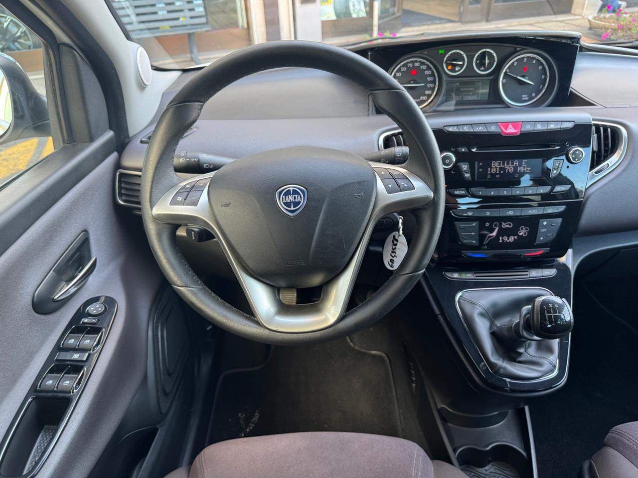 Lancia Ypsilon 0.9 TwinAir 85 CV Platinum 2013